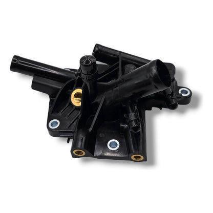 Brida Toma Agua Nissan Versa 2020-2022 Kicks 2016-2021