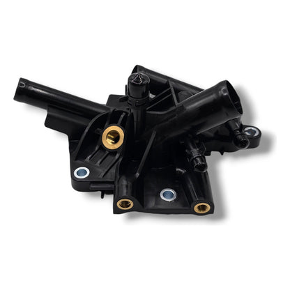 Brida Toma Agua Nissan Versa 2020-2022 Kicks 2016-2021